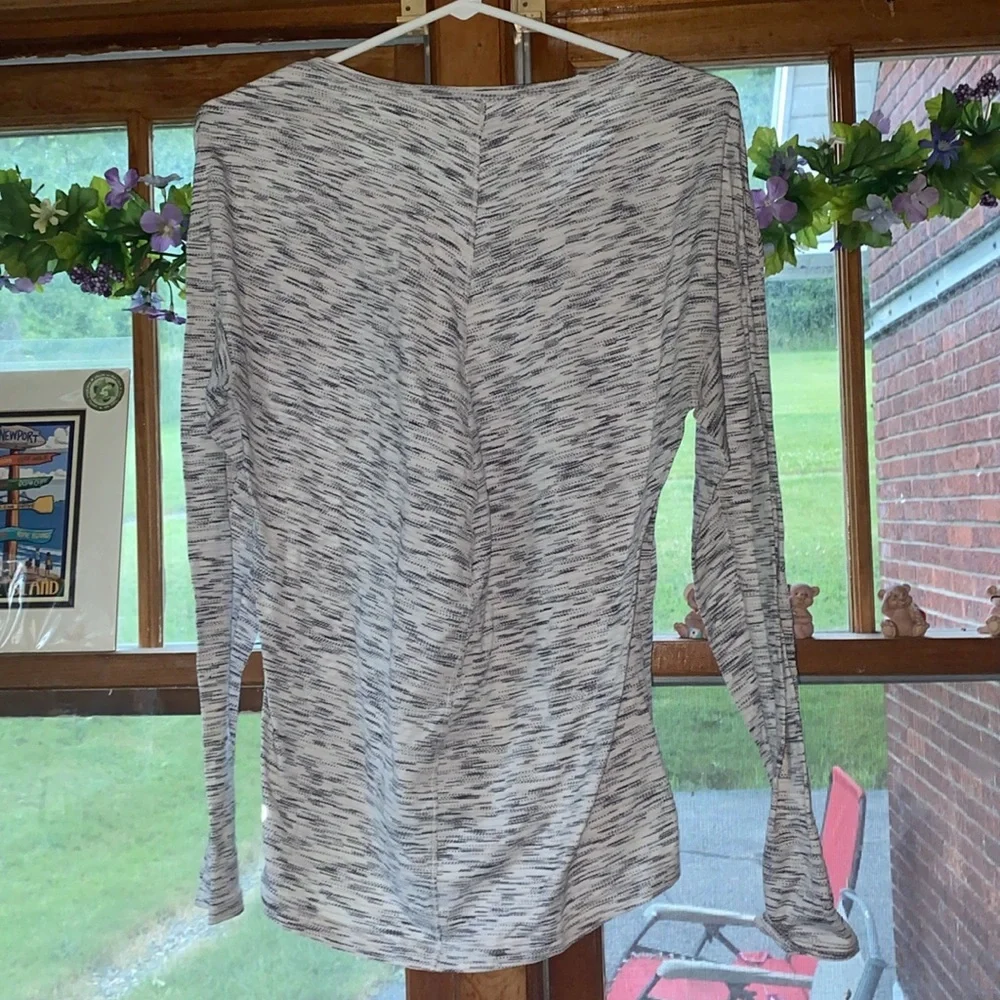 Lululemon shirt - Picture 2 of 4